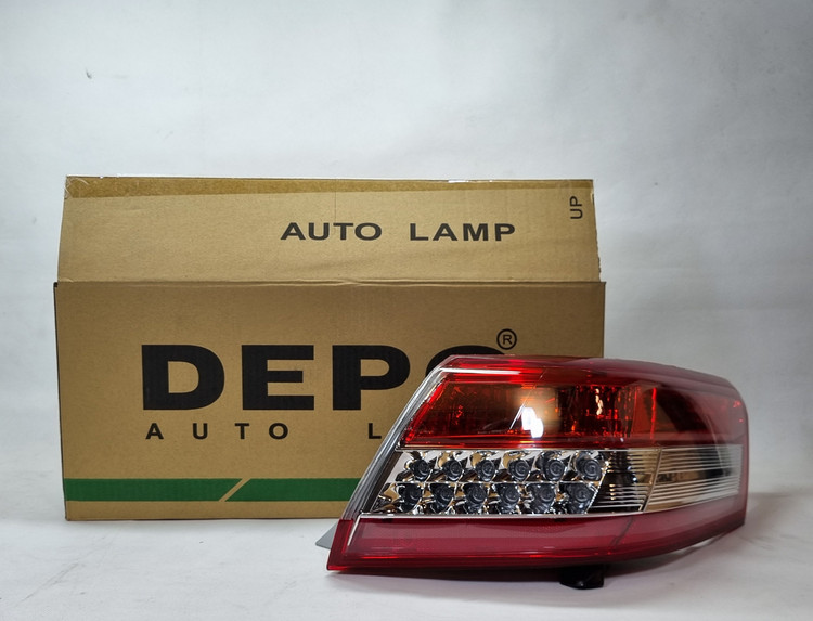 چراغ خطر LED دار گلگیر تویوتا کمری 11-2010 - دپو تایوانی