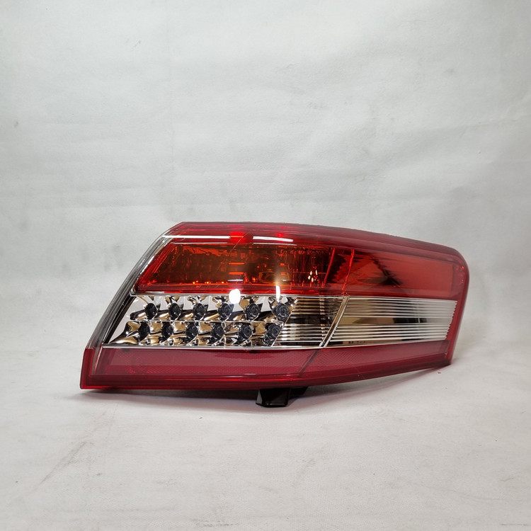 چراغ خطر LED دار گلگیر تویوتا کمری 11-2010 - دپو تایوانی